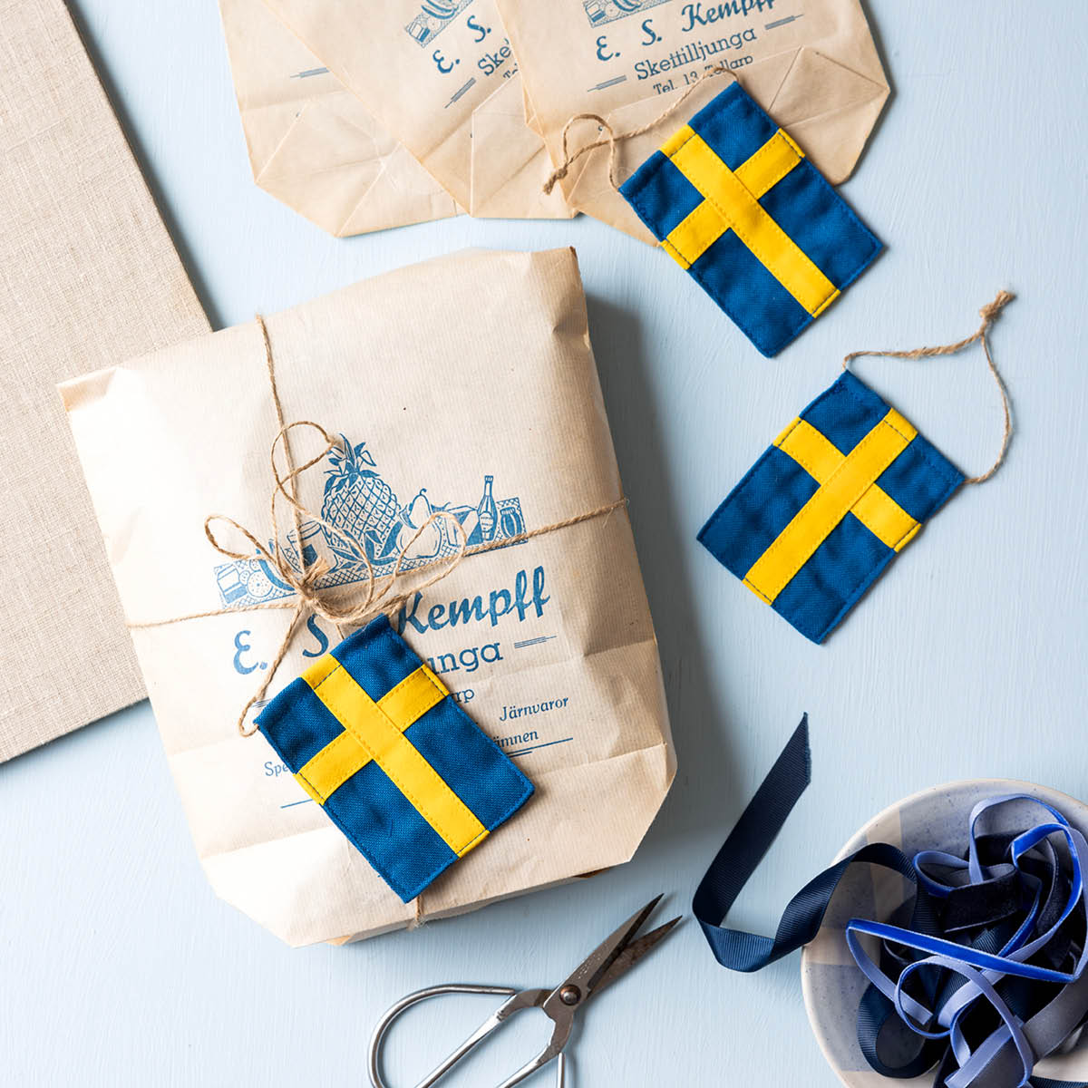 Langkilde & Søn Dekorationsflagga stor 7x10 cm 3-pack svenska flaggan