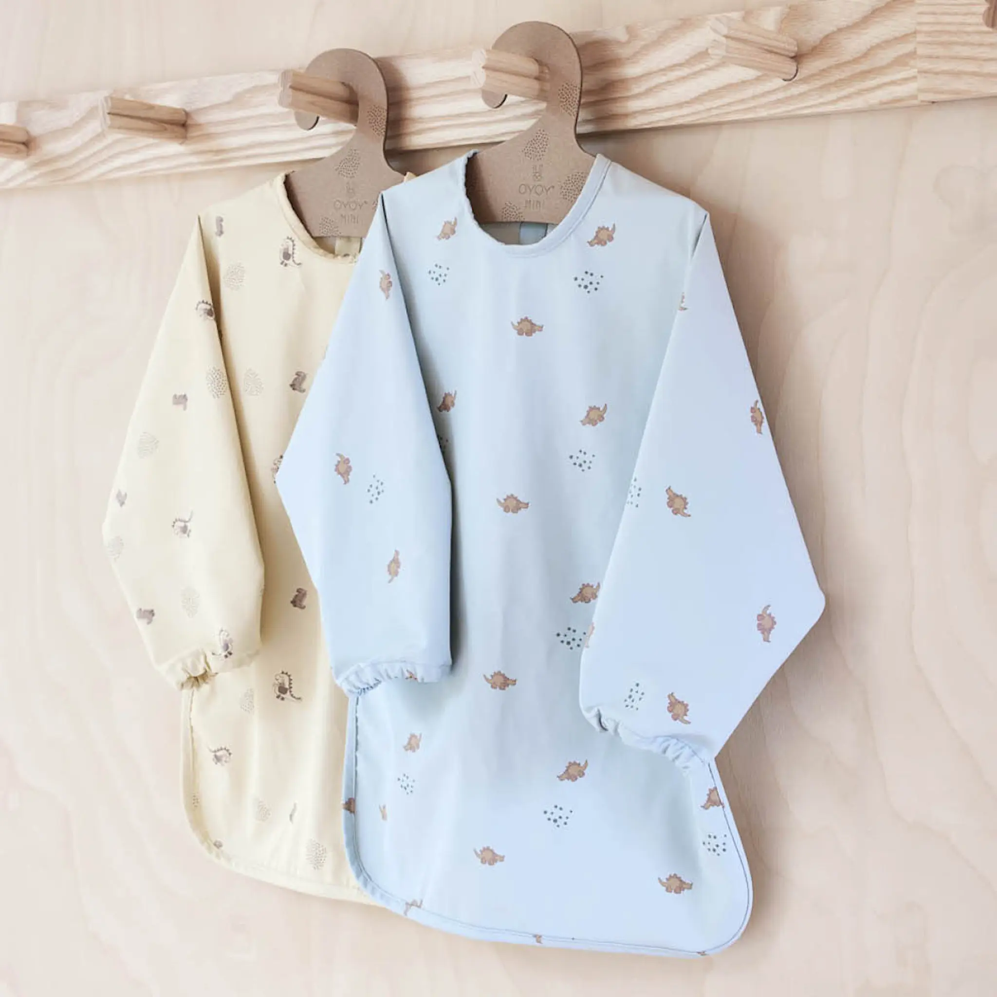 OYOY Dino Cape smekke 45 cm Butter