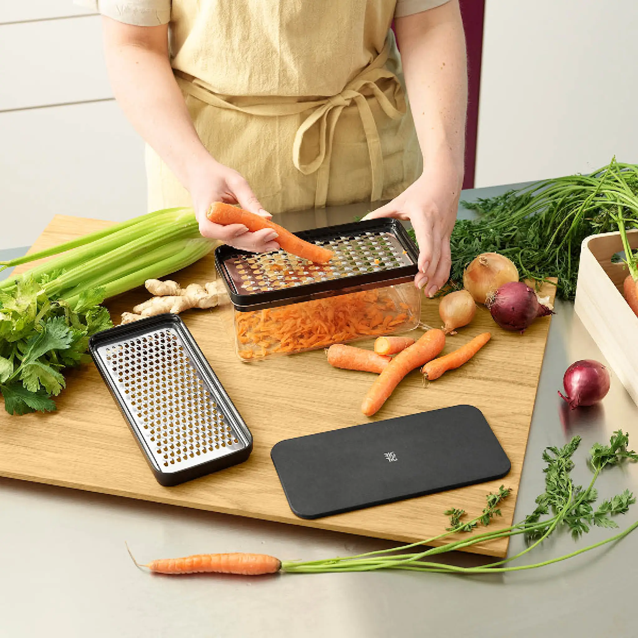 RIG-TIG Grate-It Raastin säiliöllä Musta