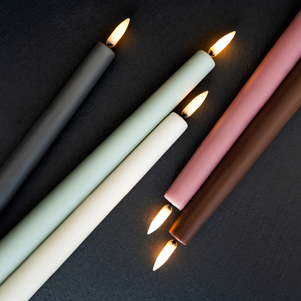 Uyuni Lighting Taper Candles Kruunukynttilä 2,3x25 cm 2 kpl Musta