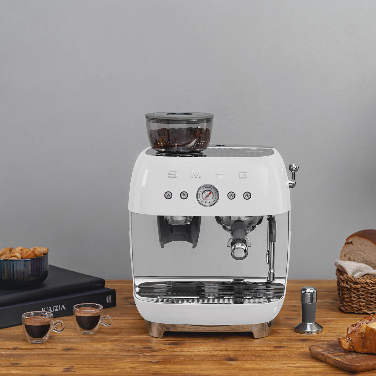 Smeg Smeg manuell espressomaskin med kvarn EGF03 vit