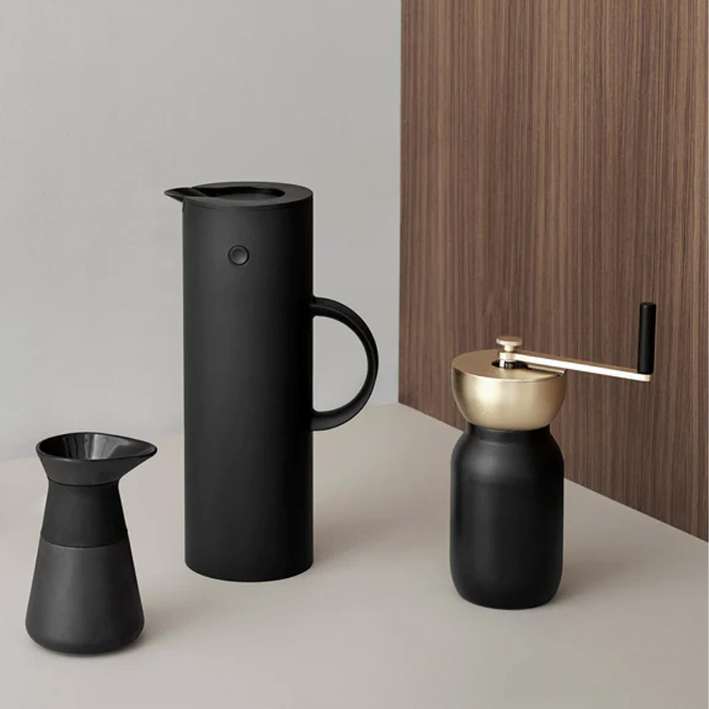Stelton EM77 Termoskanna 1 L Soft Black