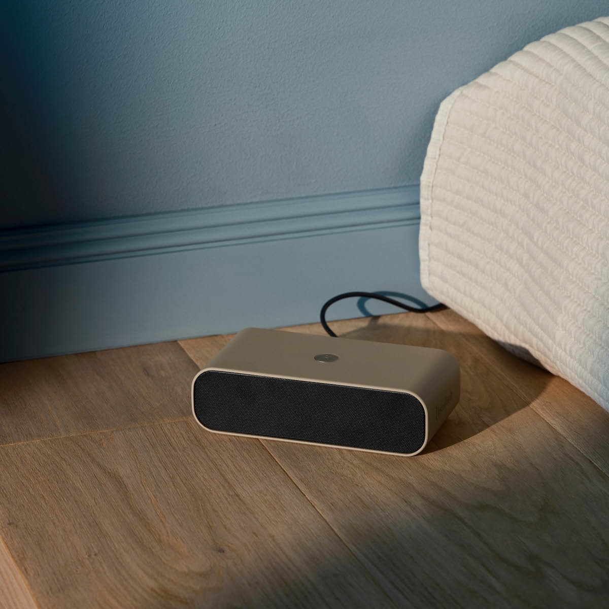 Kreafunk Wakie vekkerklokke med Wake-up light og Qi 16x8x4,5 cm ivory sand