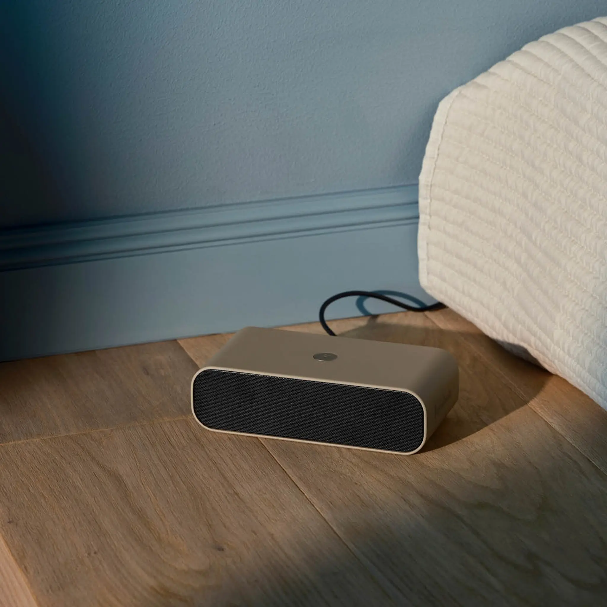 Kreafunk Wakie vekkerklokke med Wake-up light og Qi 16x8x4,5 cm ivory sand