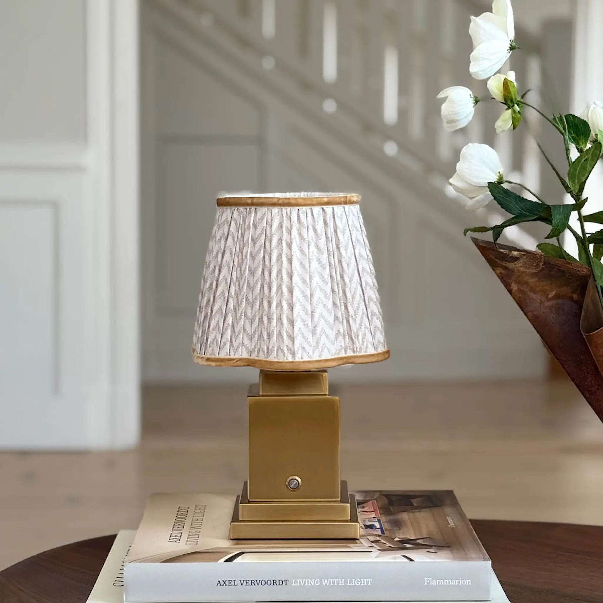 Von Norten Athena bordslampa upplandingsbar 20 cm guld