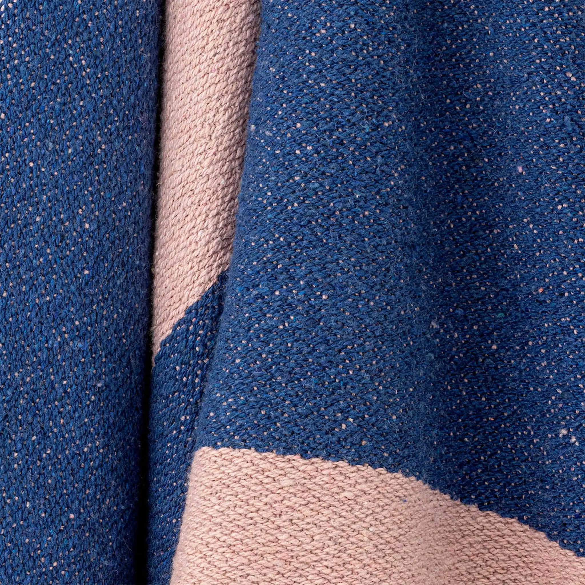 Bloomingville Cadeo pläd 160x130 cm blå/rosa