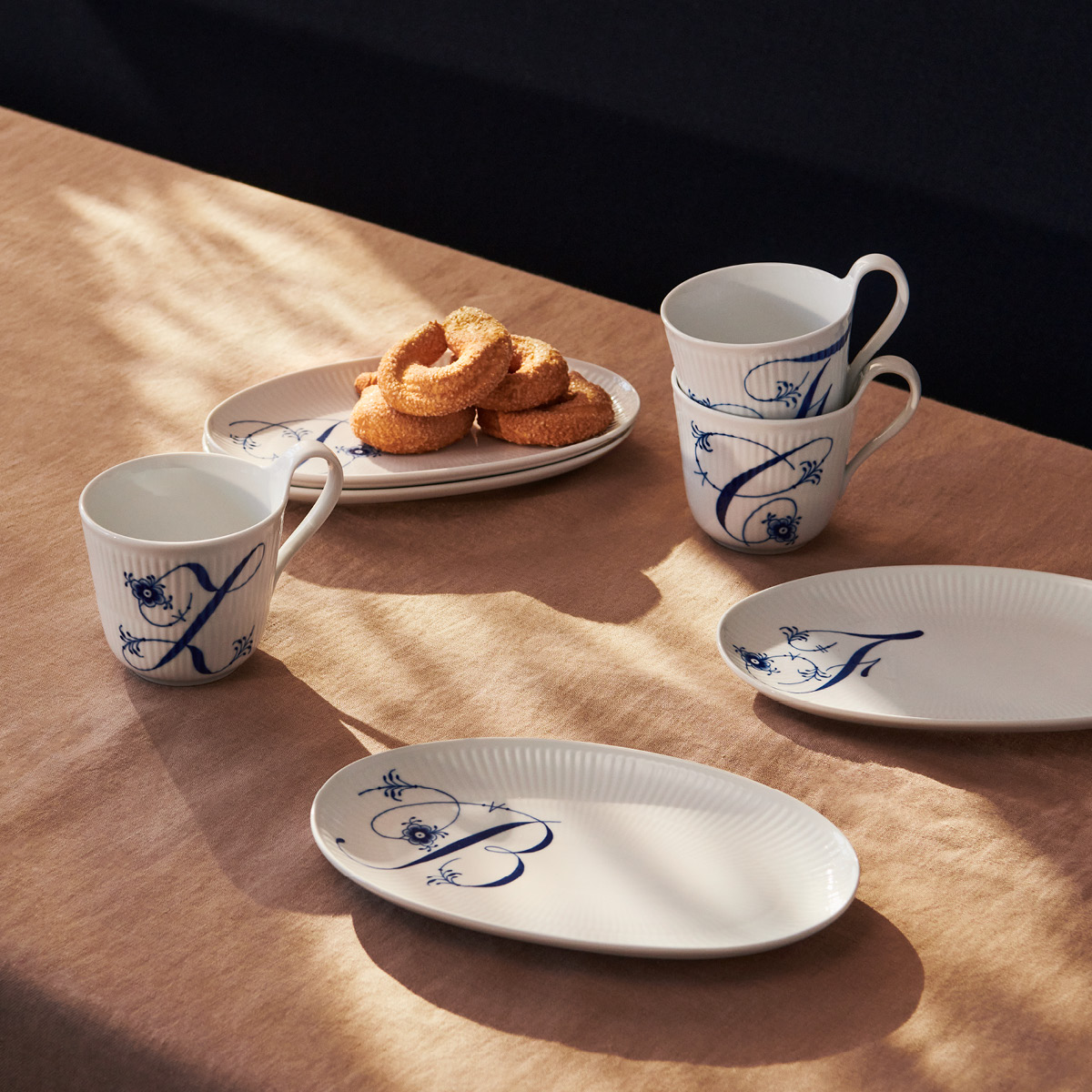 Royal Copenhagen Blue Fluted Pl Alphabet mugg 33 cl Z