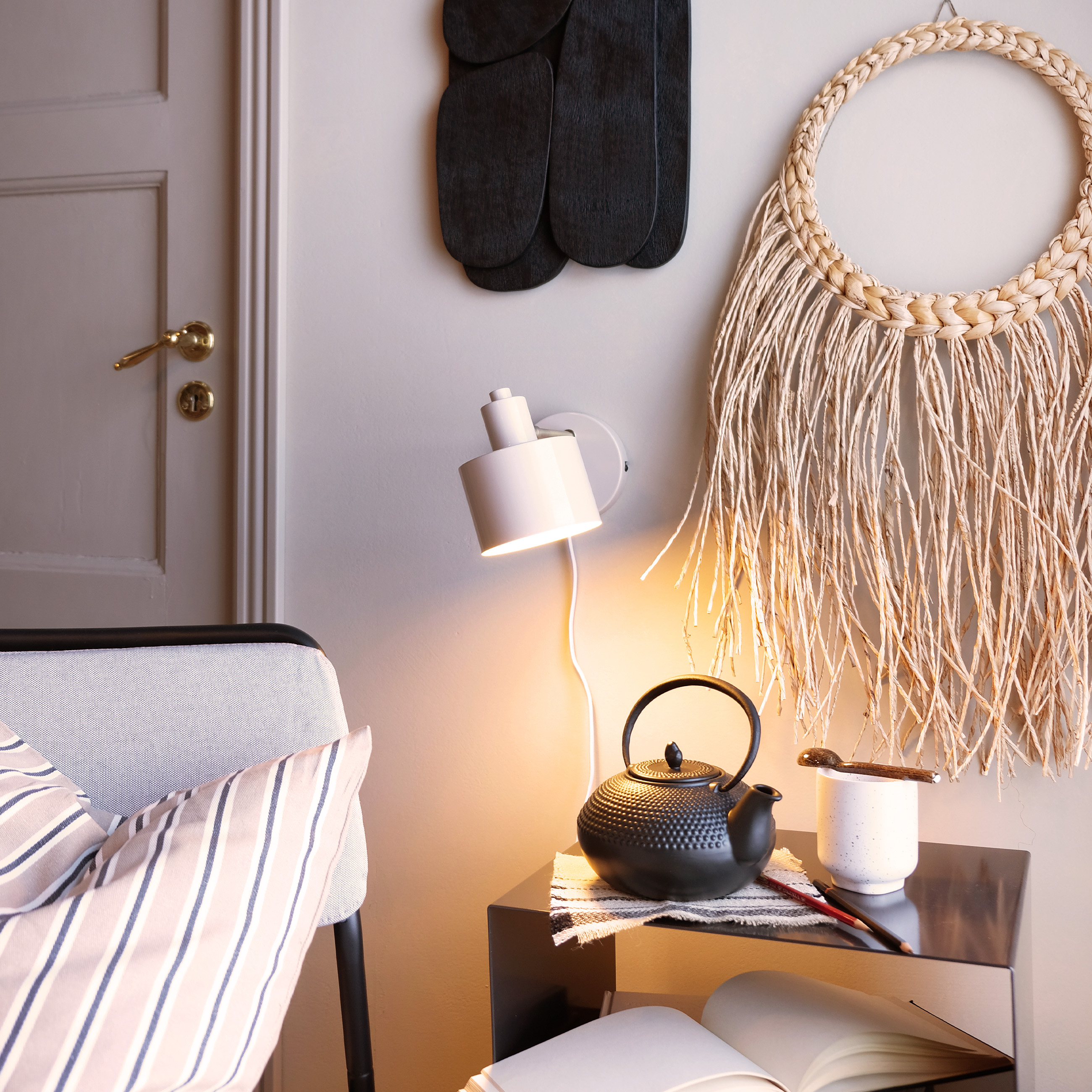 Dyberg Larsen Ocean vägglampa 11,5 cm beige/mässing