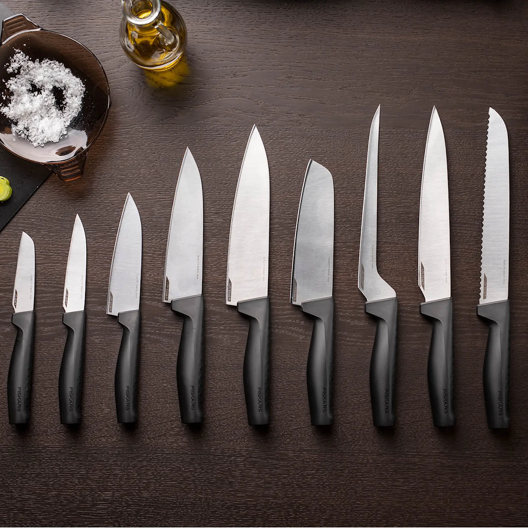 Fiskars Hard Edge Leipäveitsi 22 cm