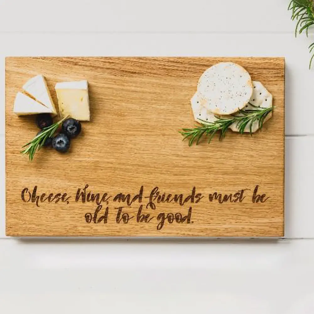 Skjærebrett eik cheese wine & friends 30x20 cm