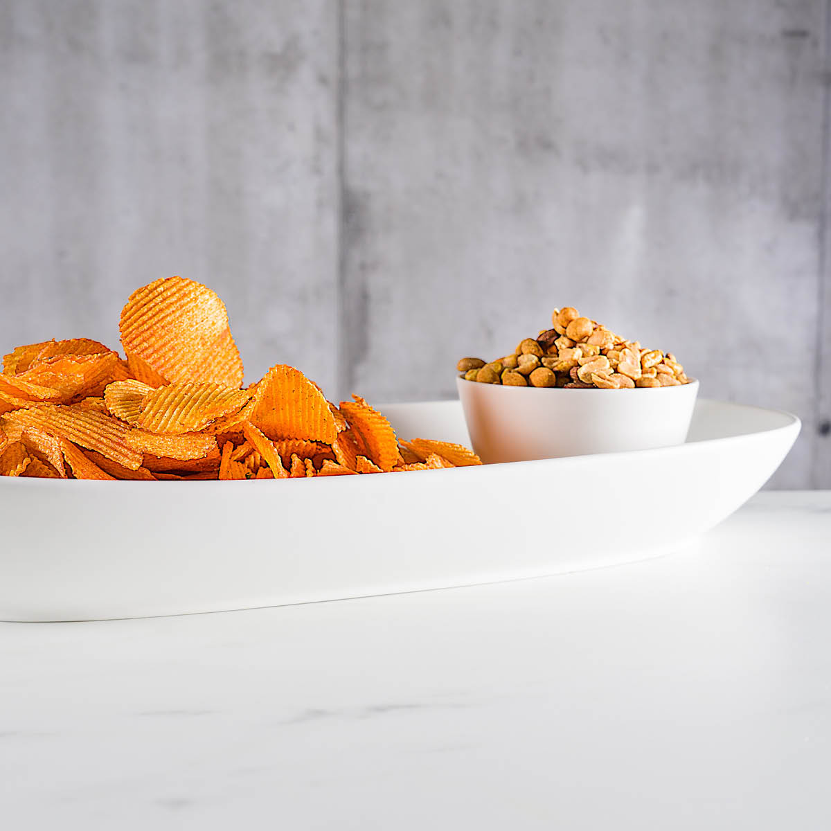 Modern House Nor tapasfat båt m/skål 7x12x44,5 cm hvit