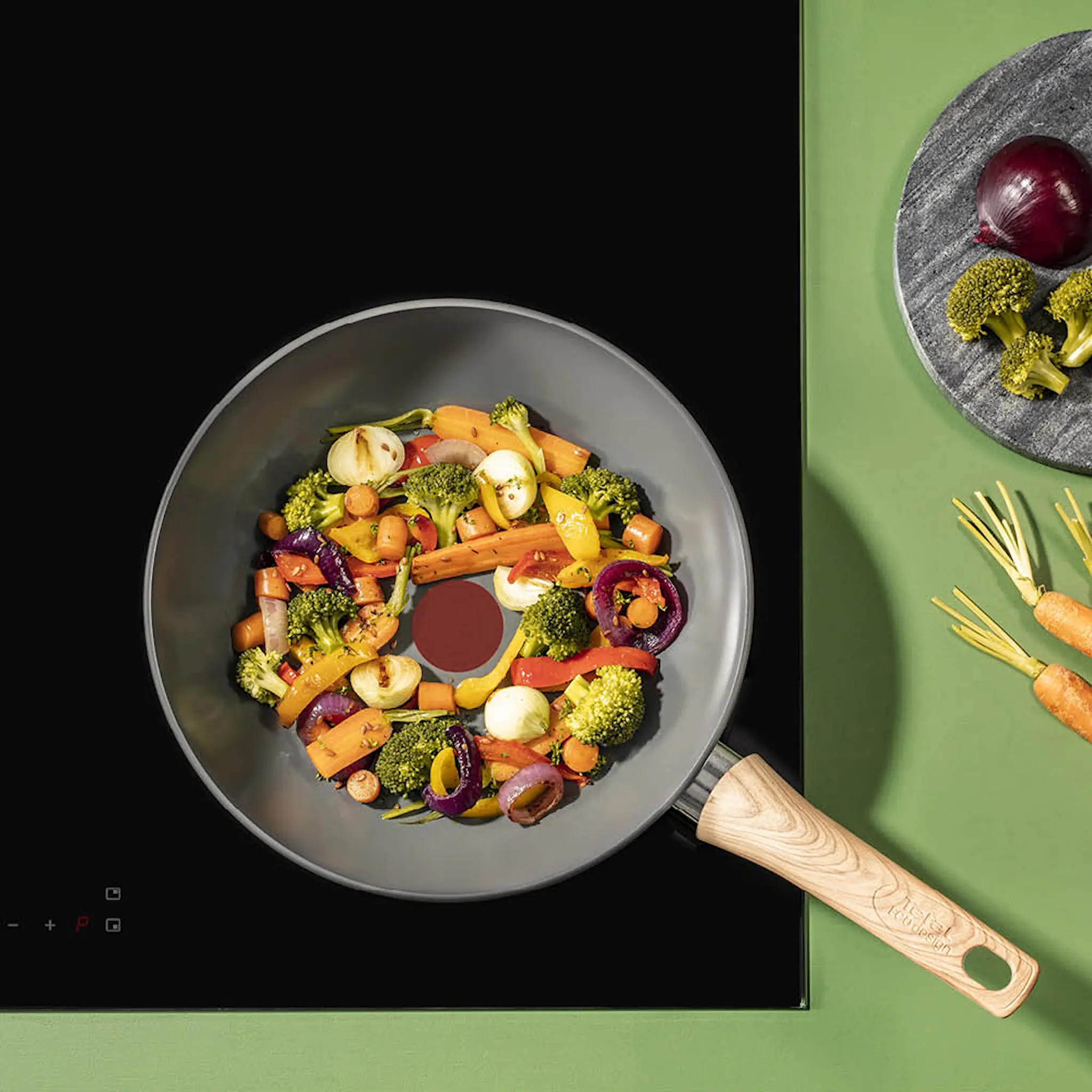 Tefal Renew wokpanna 28 cm grå