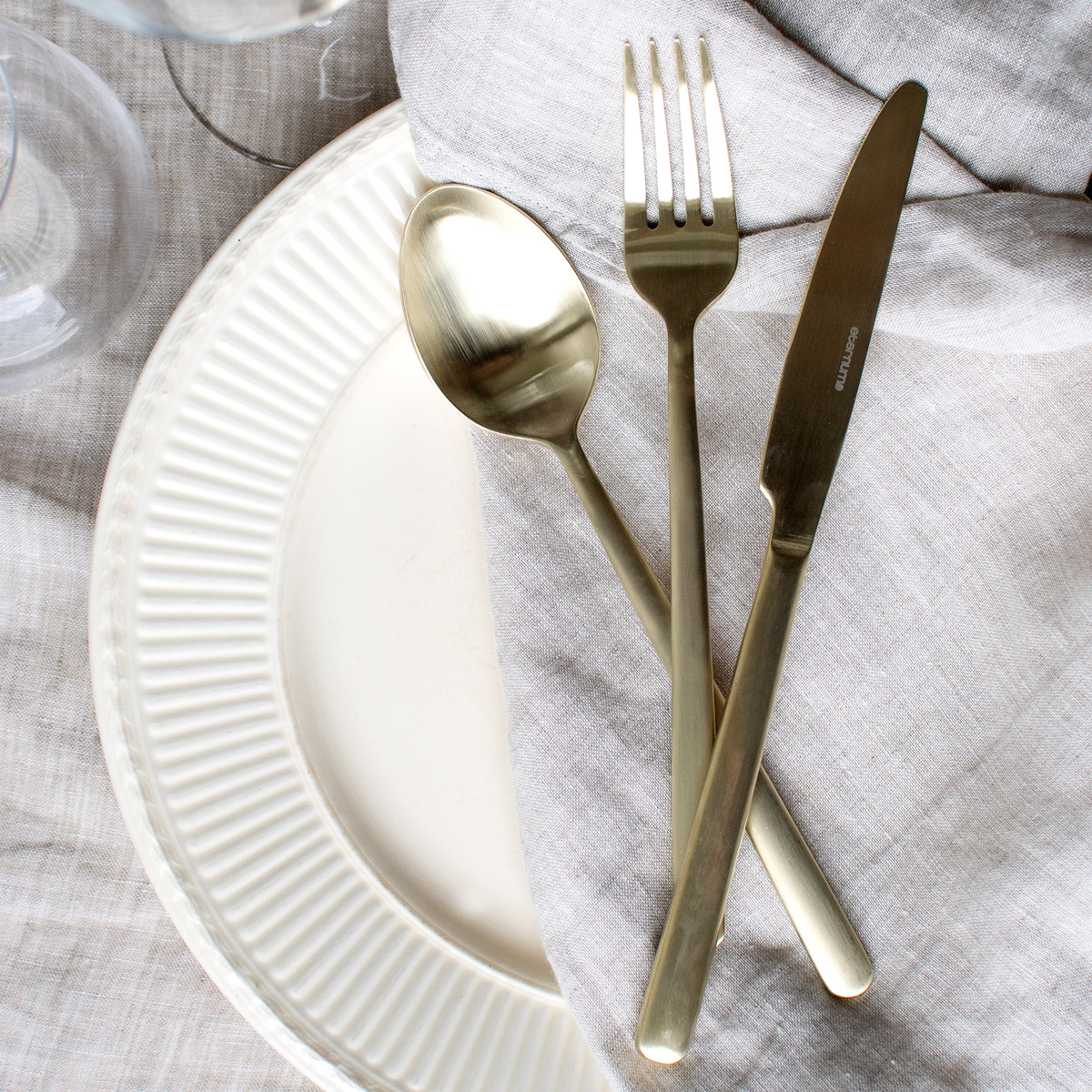 Eternum Nardo bestikksett 16 deler champagne