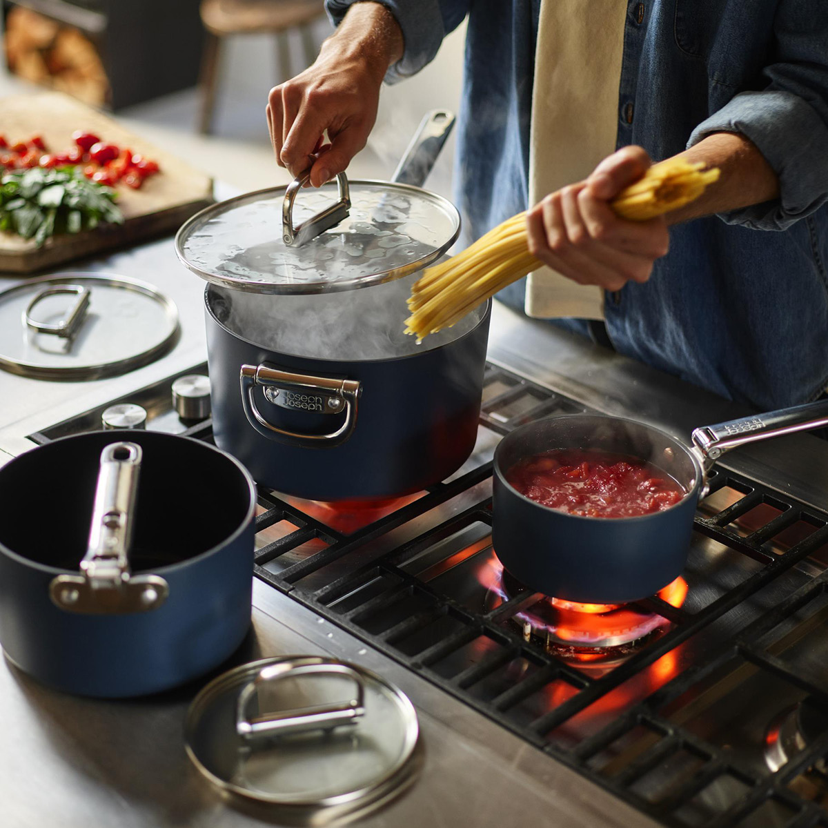 Joseph Joseph Space kastrull med lock 2,9 L 19 cm midnight blue