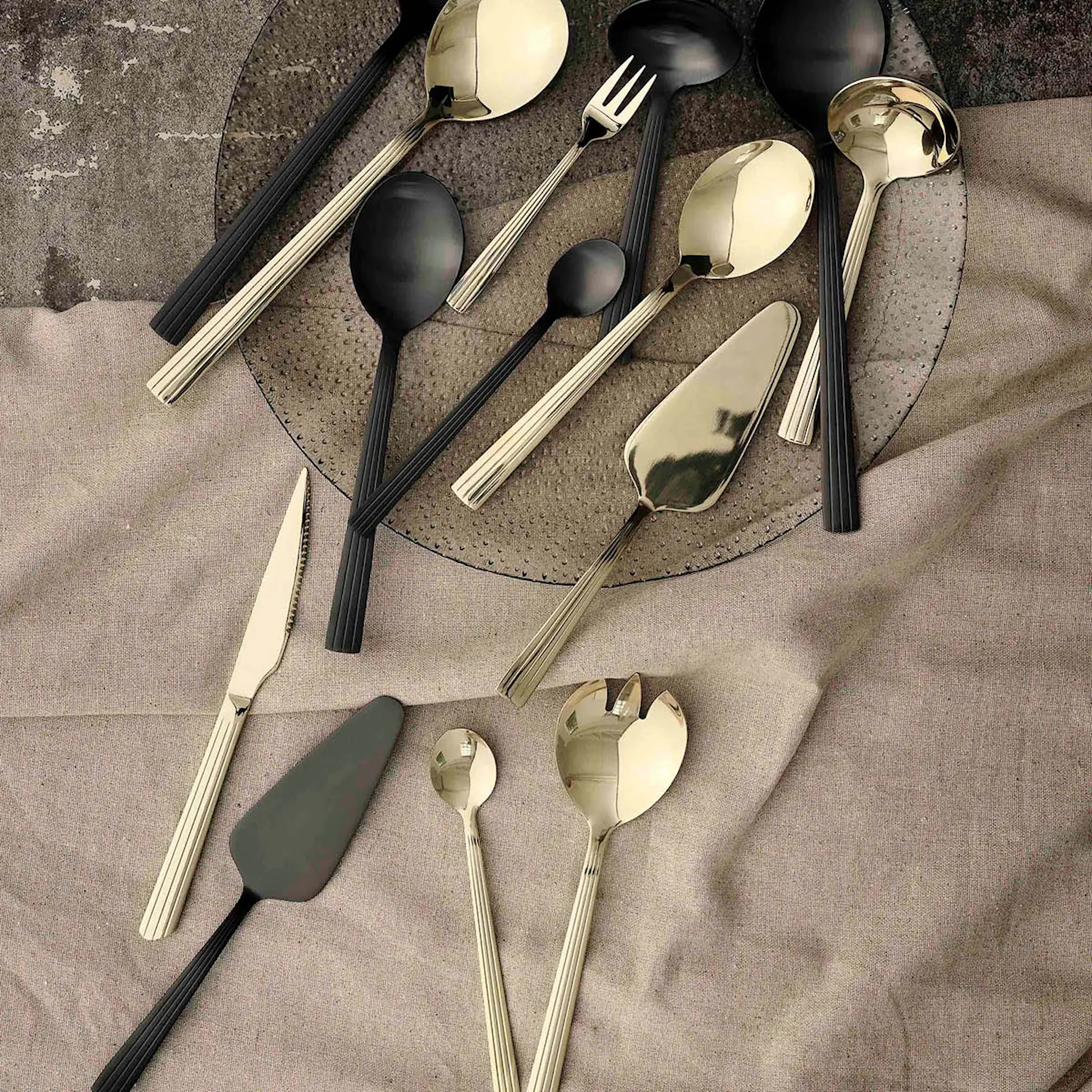 Aida RAW Serveringsset 5 delar Champagne