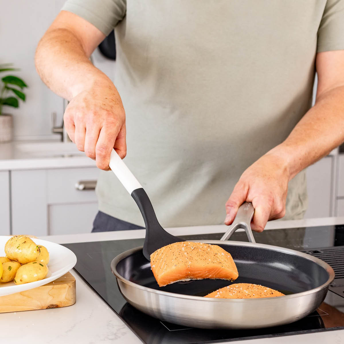 KitchenAid KitchenAid Classic stekespade 34 cm porcelain white