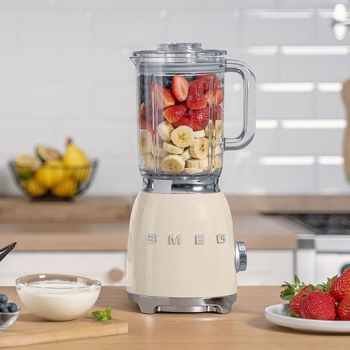 Smeg Blender BLF03 1,5L krem