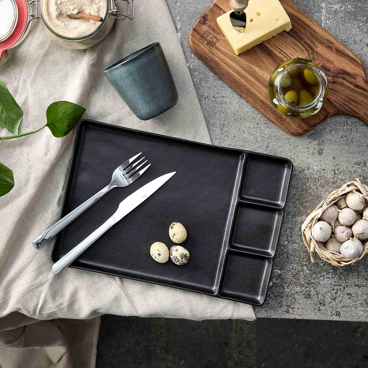 Aida RAW tapasfat /sushitallrik 31,5x21,5 cm titanium black