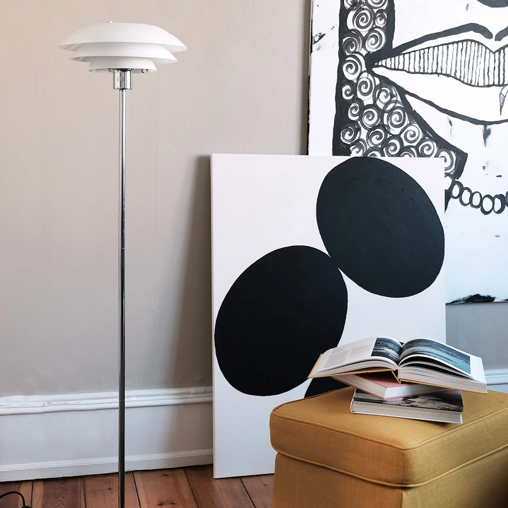 Dyberg Larsen DL31 golvlampa 133 cm opal/krom