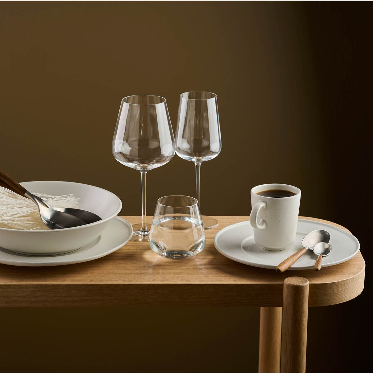 Modern House White Satin Lautanen 23 cm White Snow