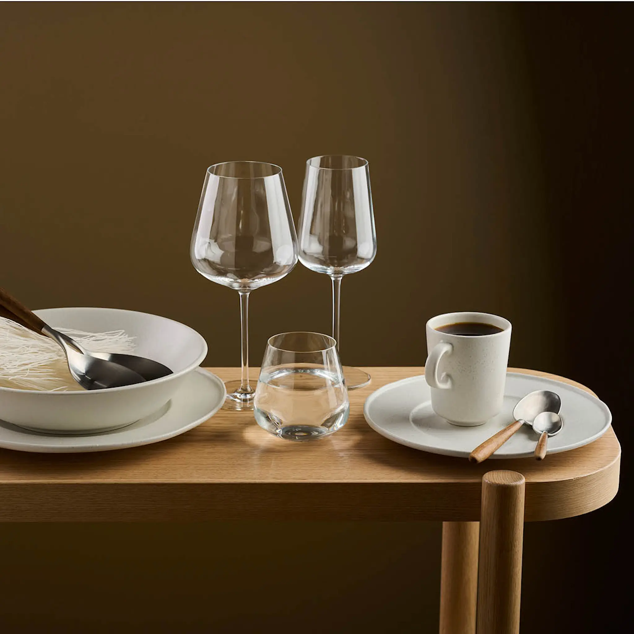 Modern House White Satin Lautanen 23 cm White Snow