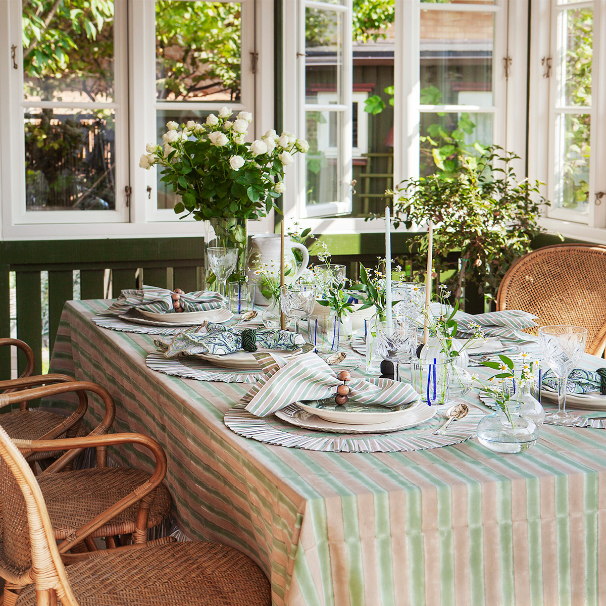 Chamois Jaipur Stripe bordstablett med volang Ø35 cm 2-pack grön