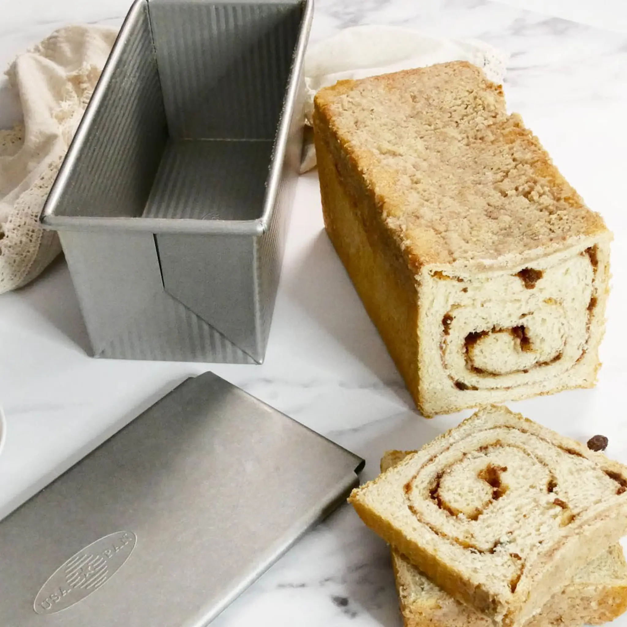 USA Pan Leipävuoka kannella Pullman 33x10 cm alumiinipinnoitettu teräs
