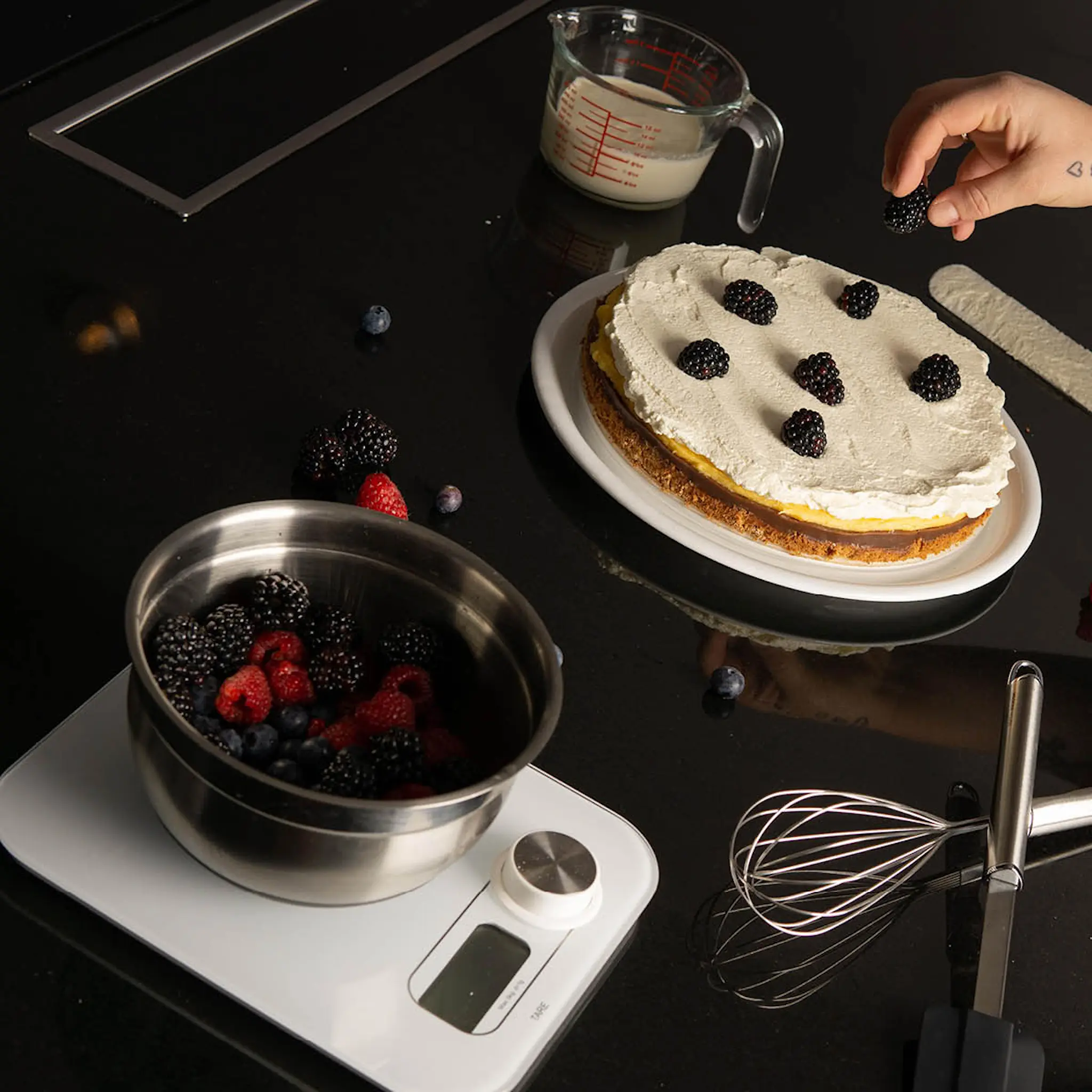 Modern House bAYk digital kjøkkenvekt dynamo hvit