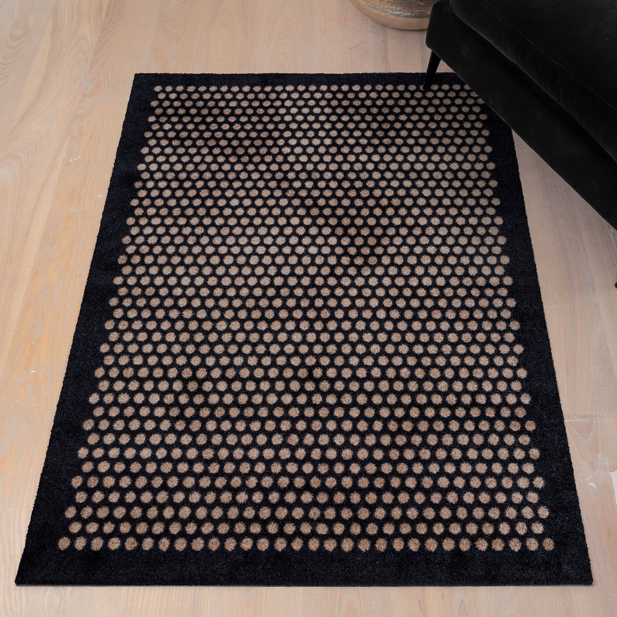Tica Copenhagen Dot gulvmatte 130x90 cm svart/sand