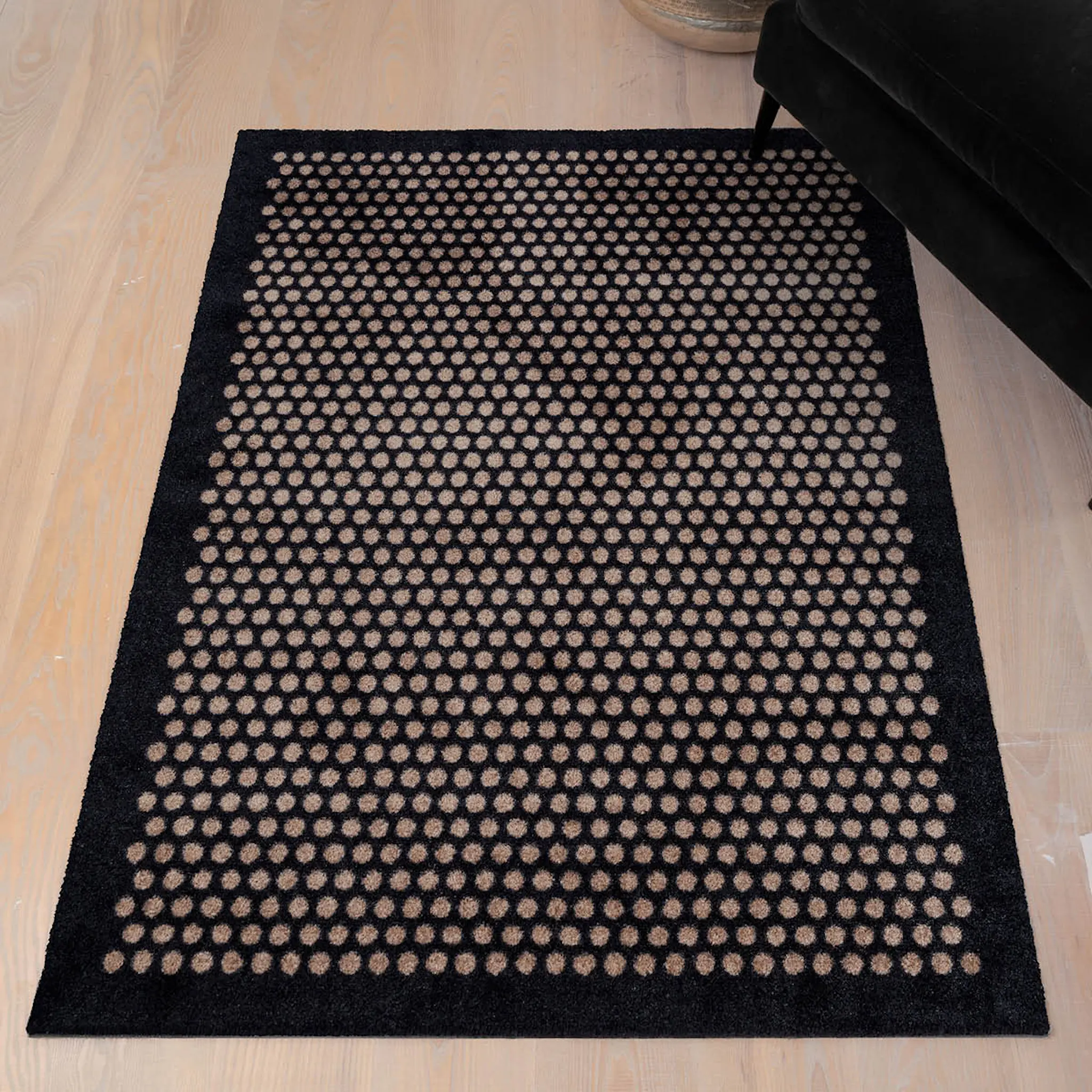 Tica Copenhagen Dot golvmatta 130x90 cm svart/sand