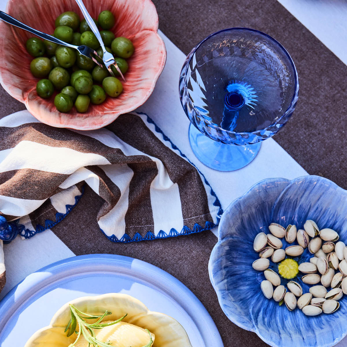 ByOn Poppy vallmo skål M 18x6,5 cm röd