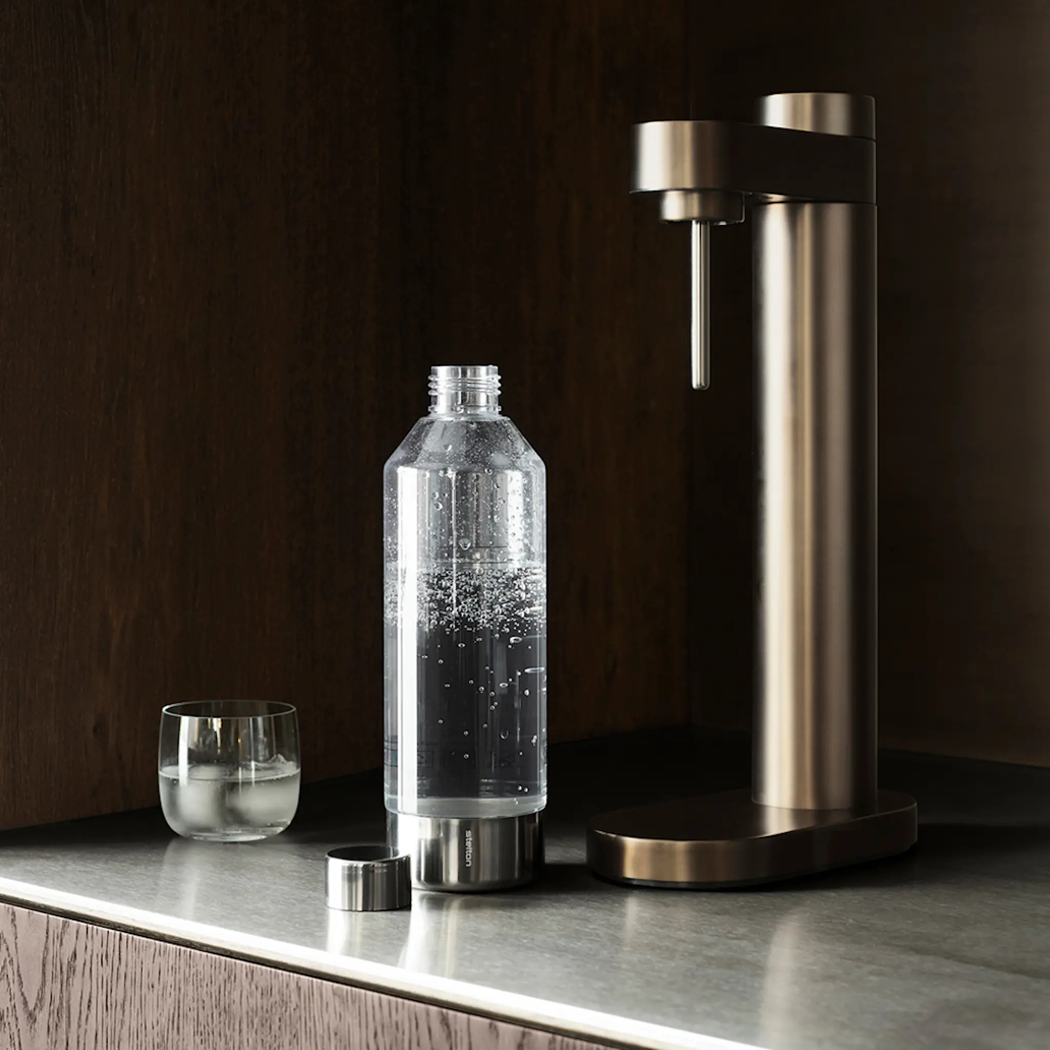 Stelton Brus Kolsyremaskin 42 cm Dark Brown Metallic