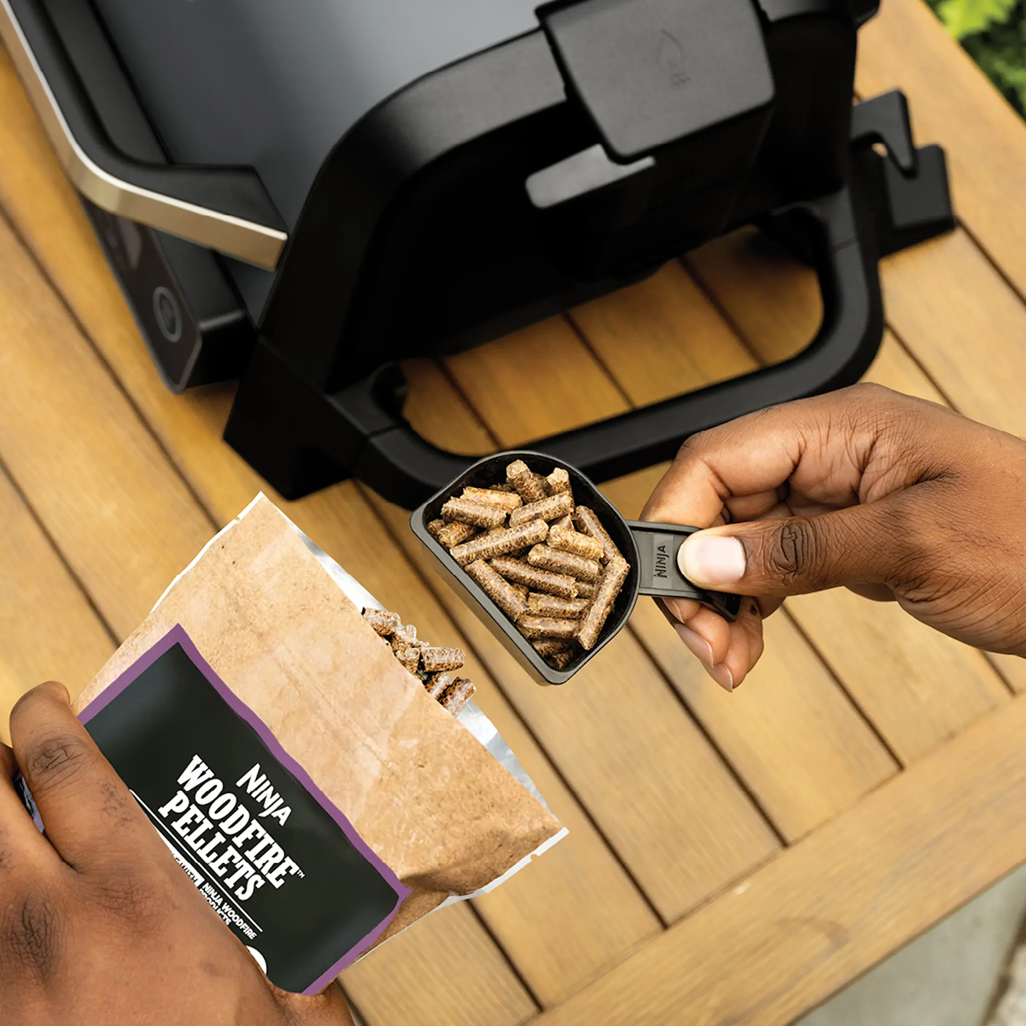 Ninja Woodfire 7-in-1 Sähköinen grilli ulkokäyttöön 2400W