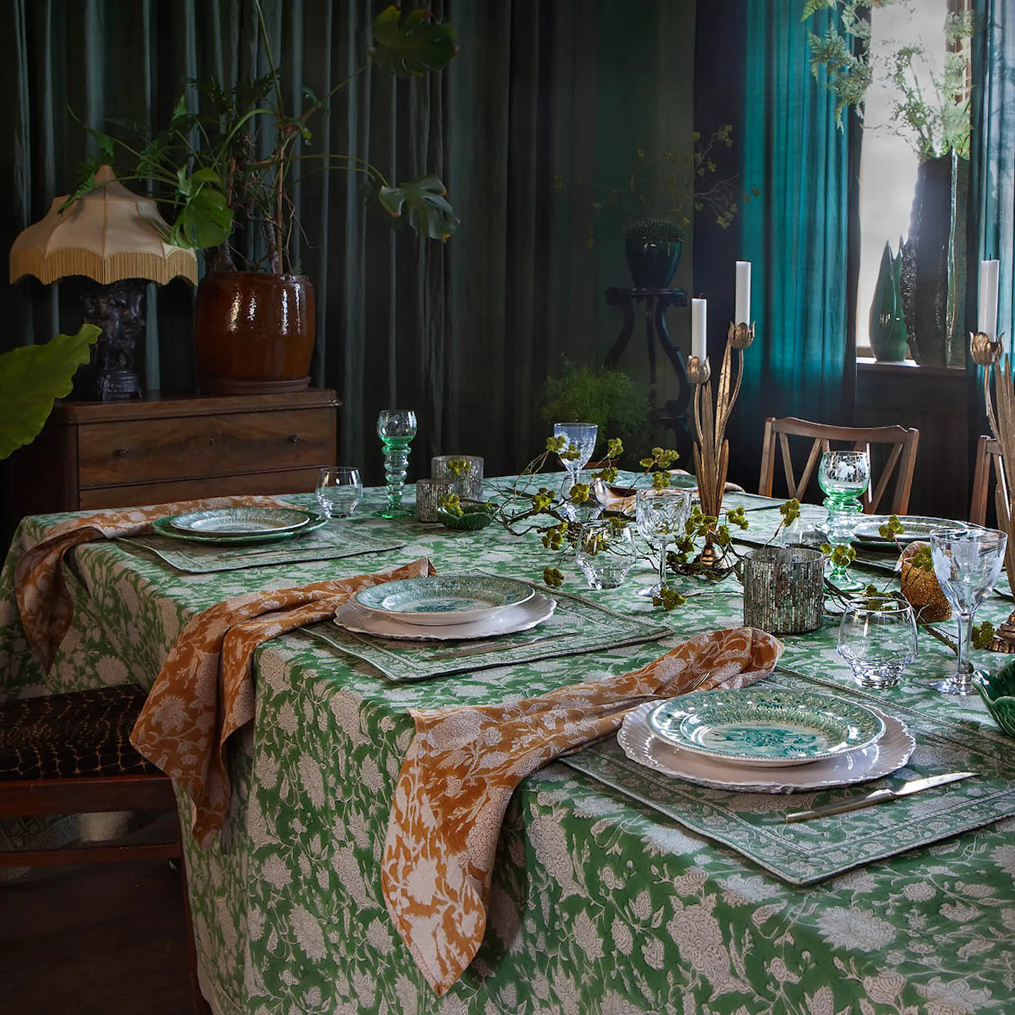 Chamois Indian Rose linneduk 145x350 cm grön