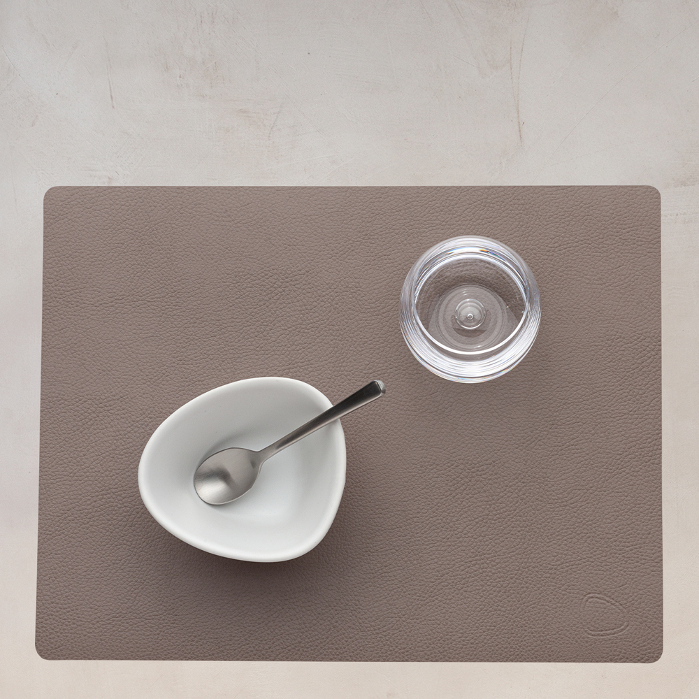 LIND DNA Rectangle Leather Serene Pöytätabletti 26x34,5 cm Mole Grey