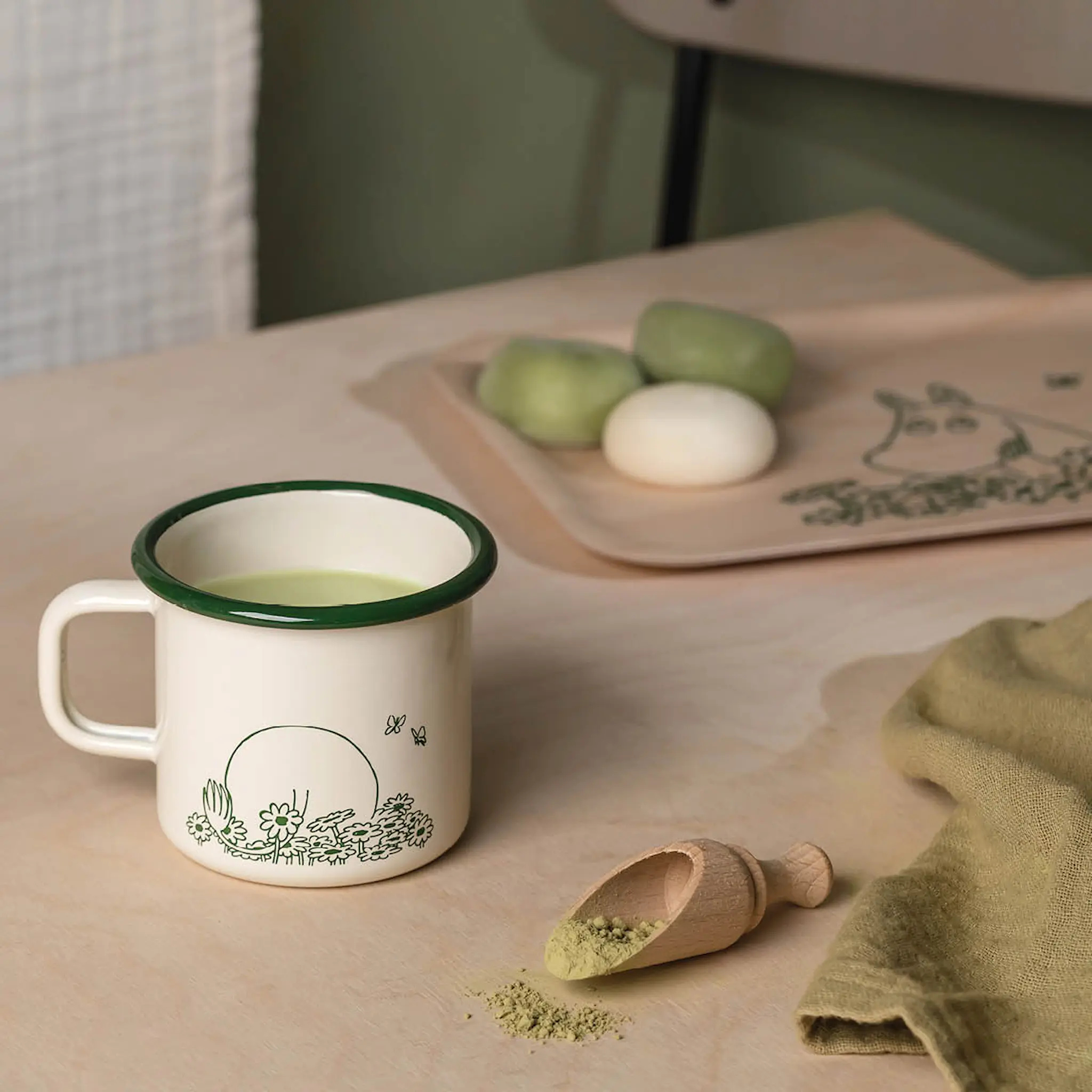 Muurla Mumin Emaljmugg Sommarflört 37 cl vit