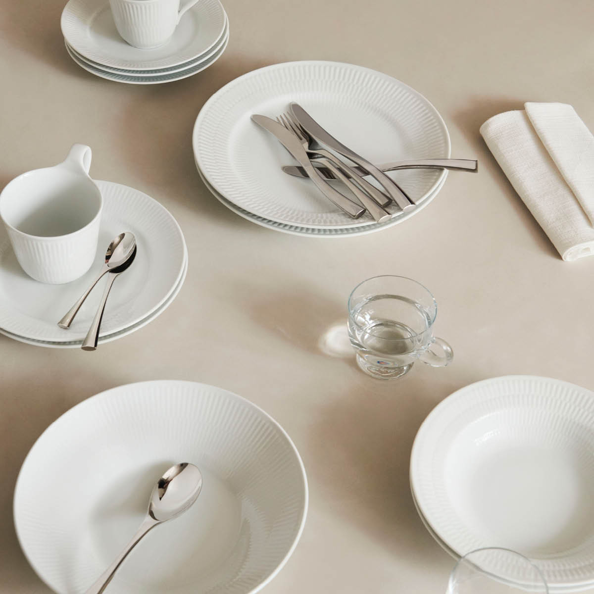 Royal Copenhagen White Fluted Tallrik flat 22 cm