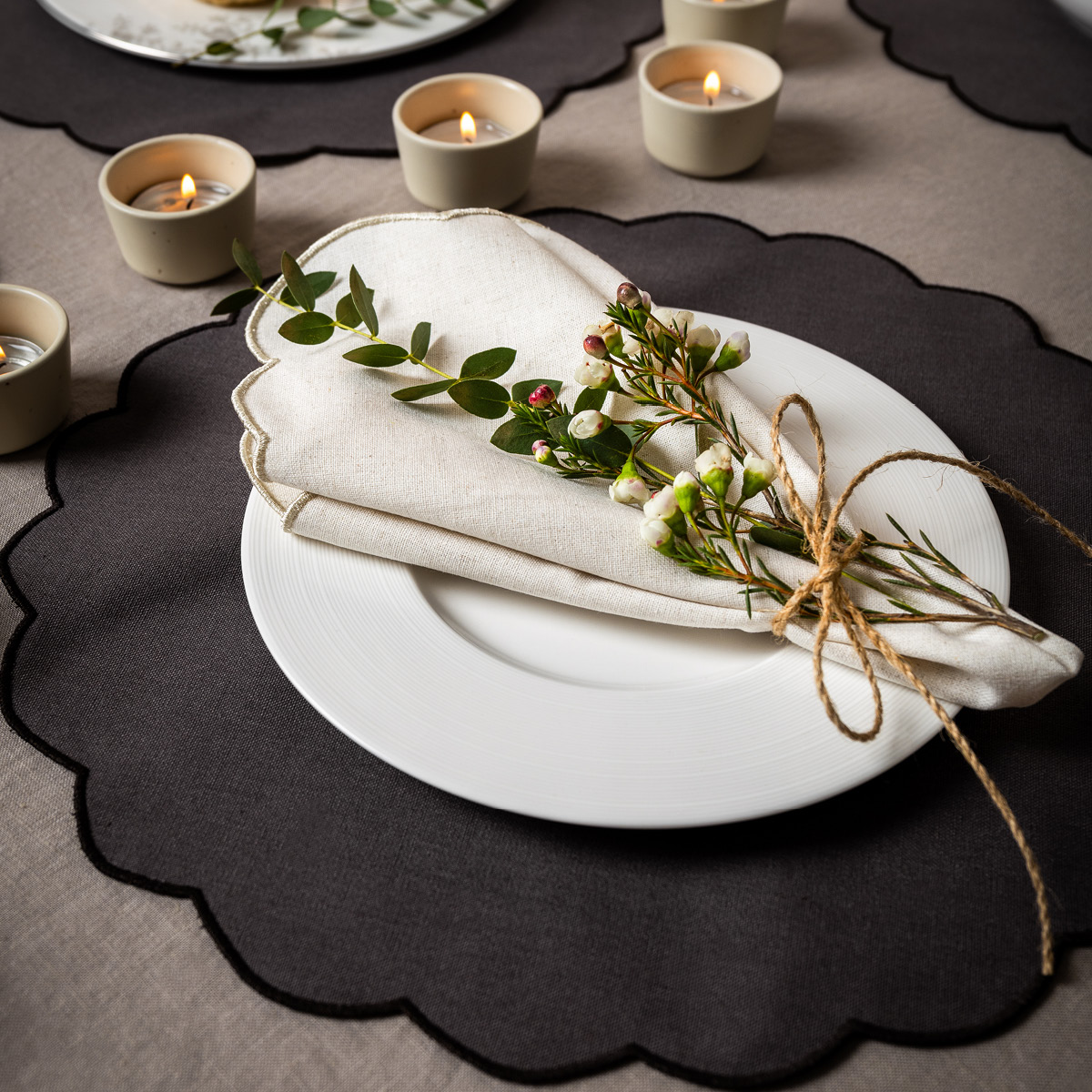 Ziczac Scallopped bordstablett 2-pack 36 cm grå