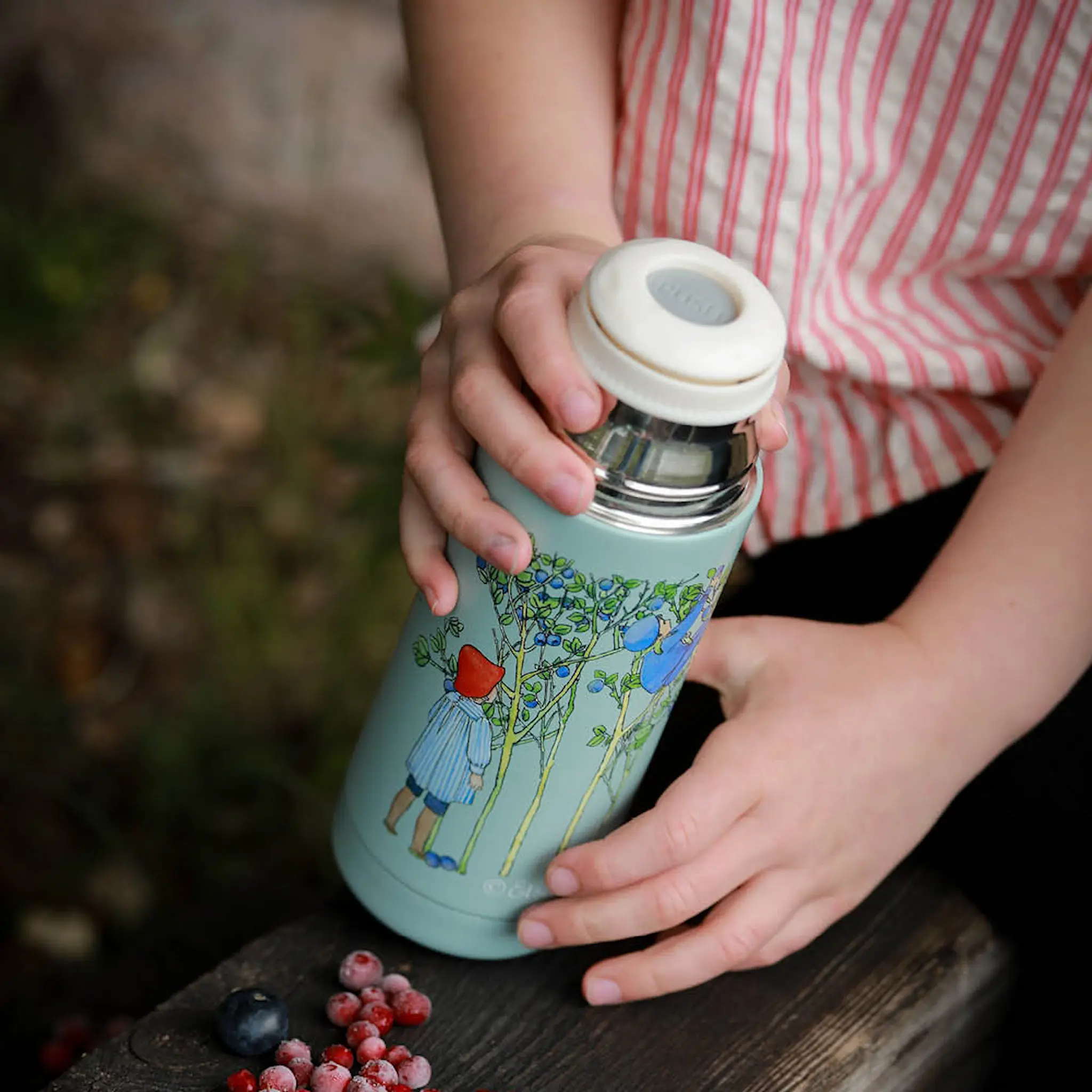 Rätt Start Elsa Beskow termos 0,35 L Putte i Blåbärsskogen