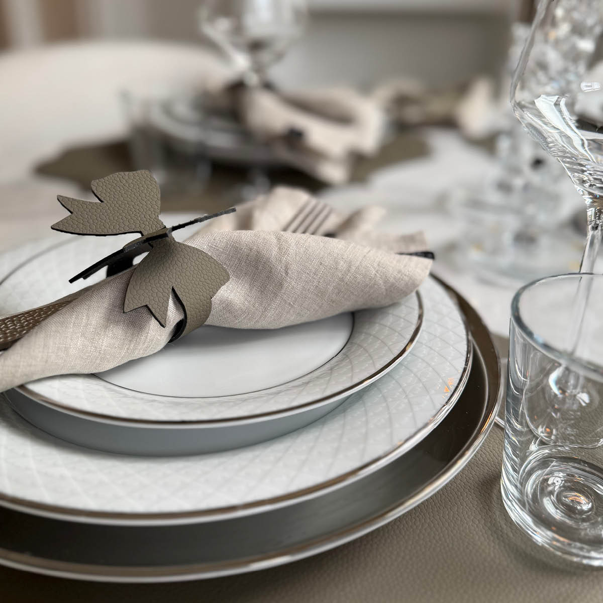 MiLLE W NORDISK DESIGN Rosett servettring 6 cm grå