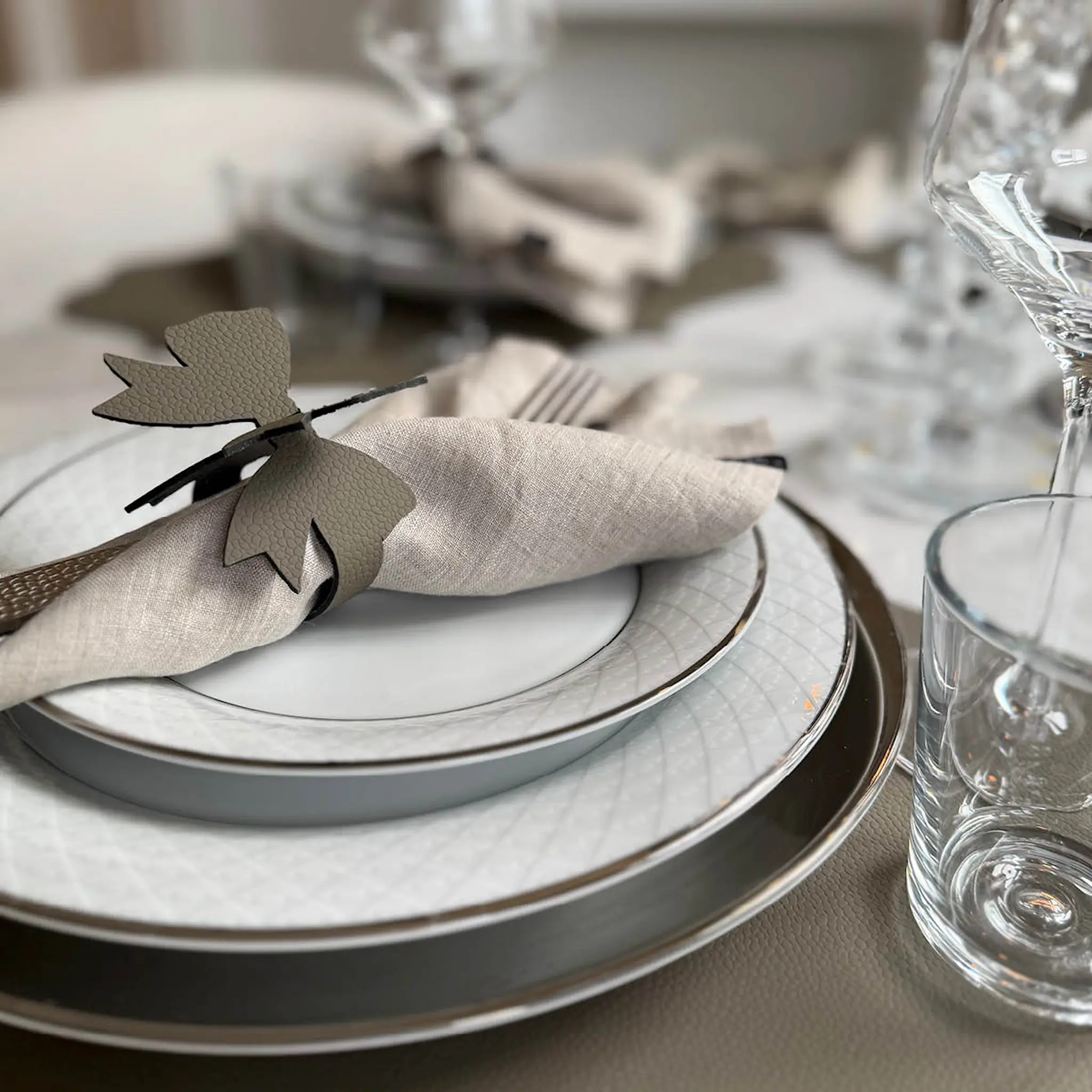 MiLLE W NORDISK DESIGN Rosett servettring 6 cm grå