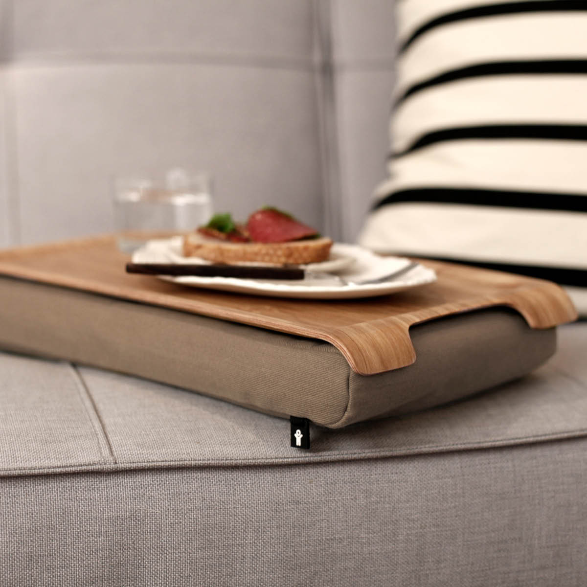 Bosign Laptray knäbricka 43x23 cm pilträ/sand