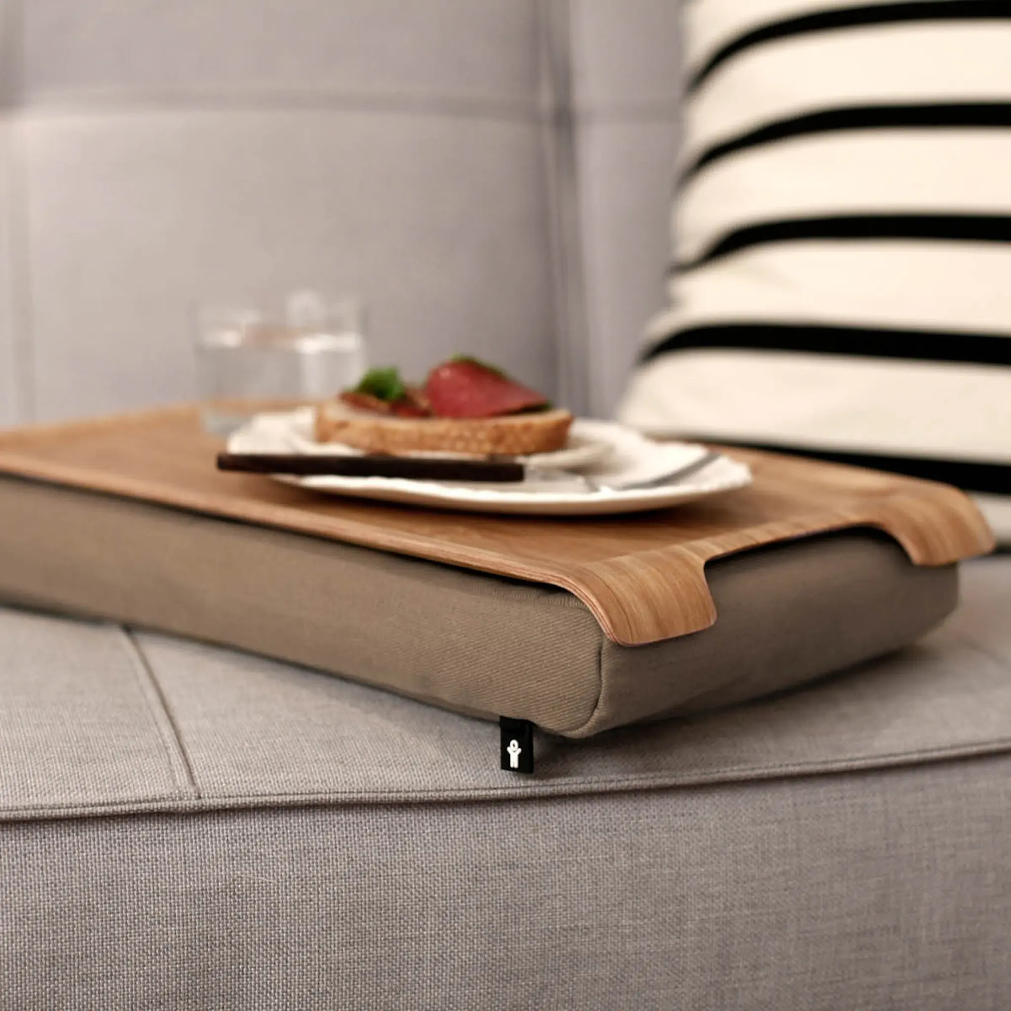 Bosign Laptray knäbricka 43x23 cm pilträ/sand