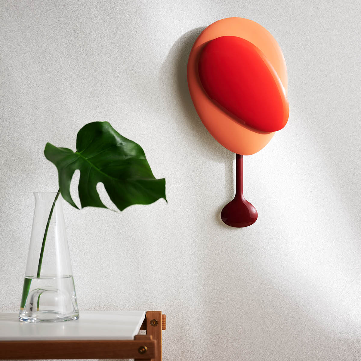 Design House Stockholm Mellow väggklocka 48,5x20,5 cm röd