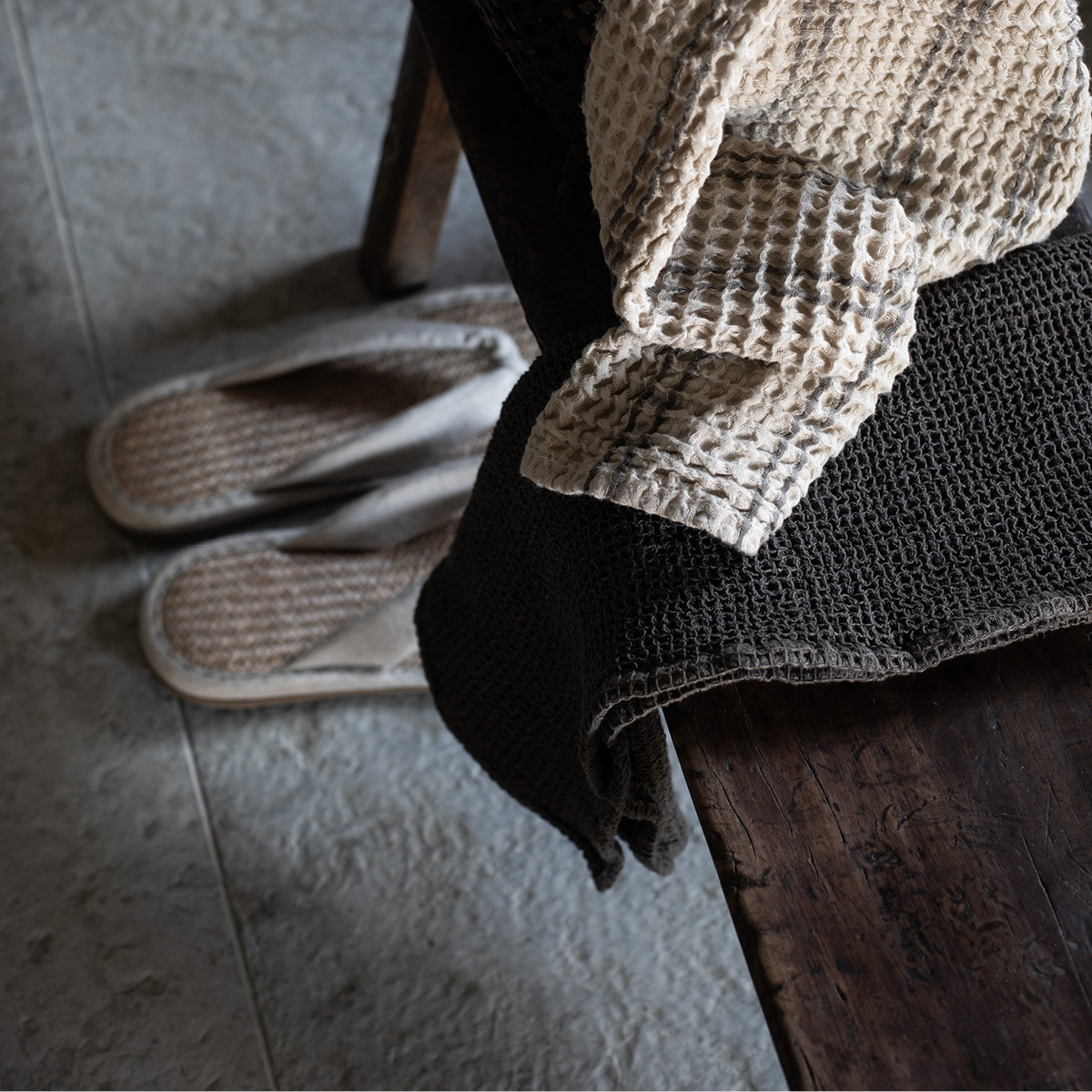 Tell Me More Nella handduk våfflad 50x70 cm taupe