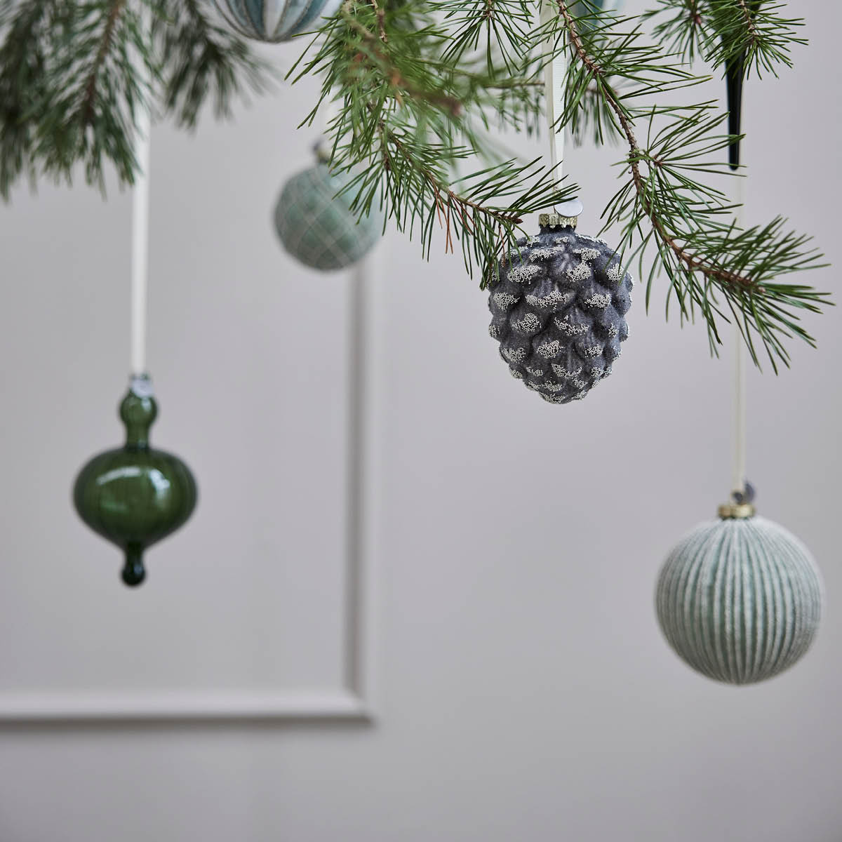 Lene Bjerre Norille julkula 10 cm grön ribbad