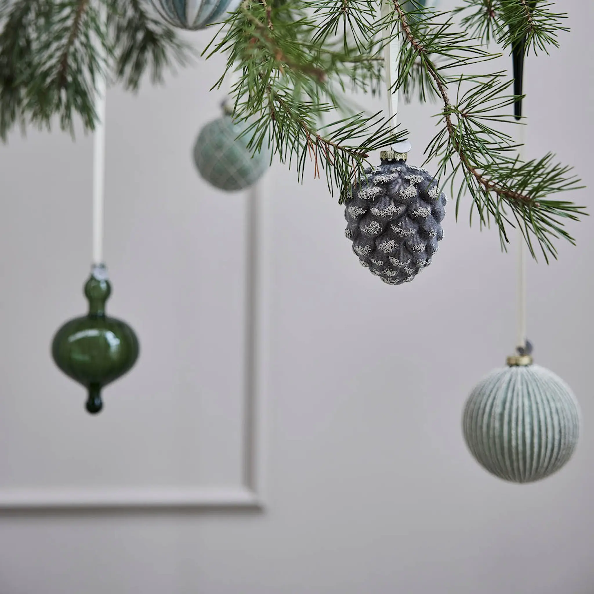 Lene Bjerre Norille julkula 10 cm grön ribbad