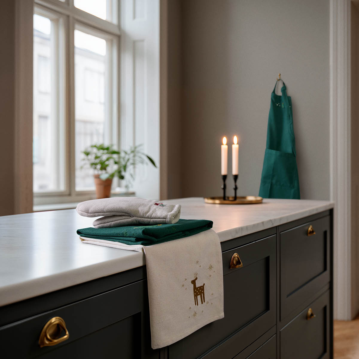 Juna Christmas Fable kökshandduk 50x70 cm cream