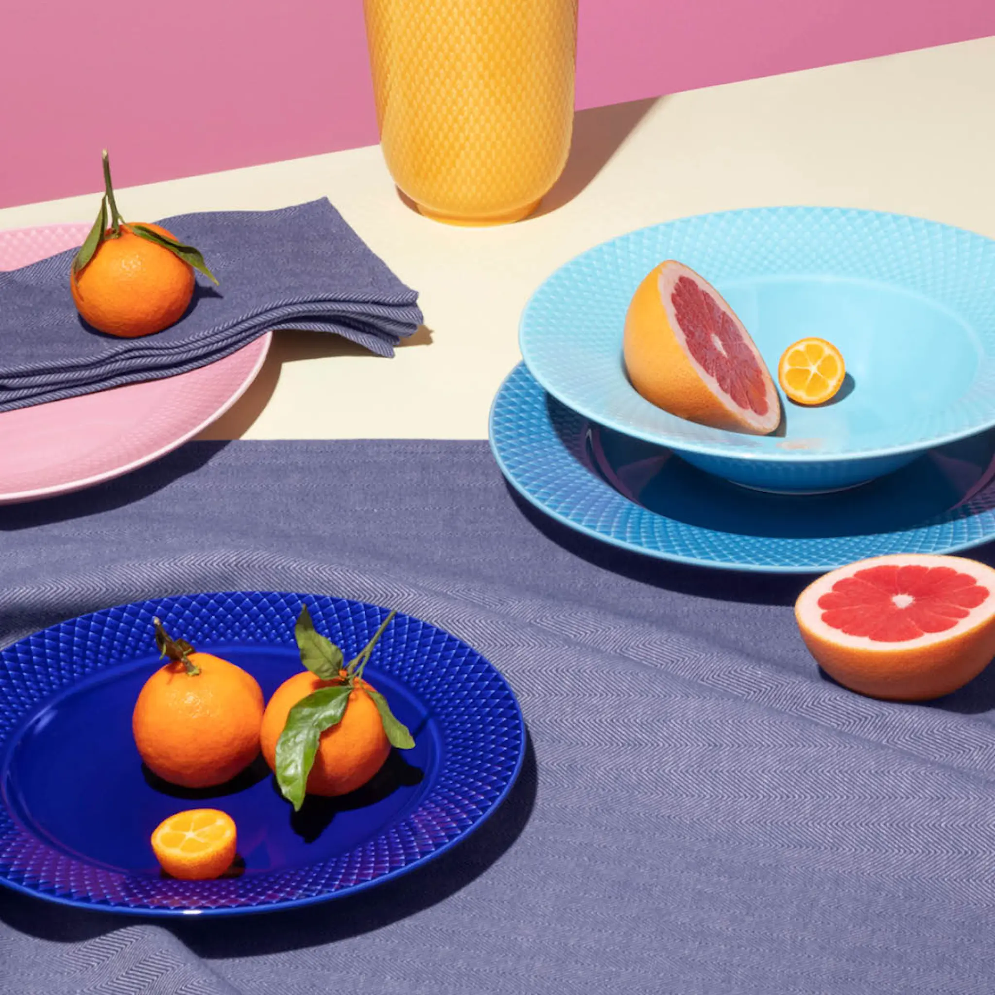 Lyngby Porcelæn Rhombe Color Lautanen 23 cm Tummansininen