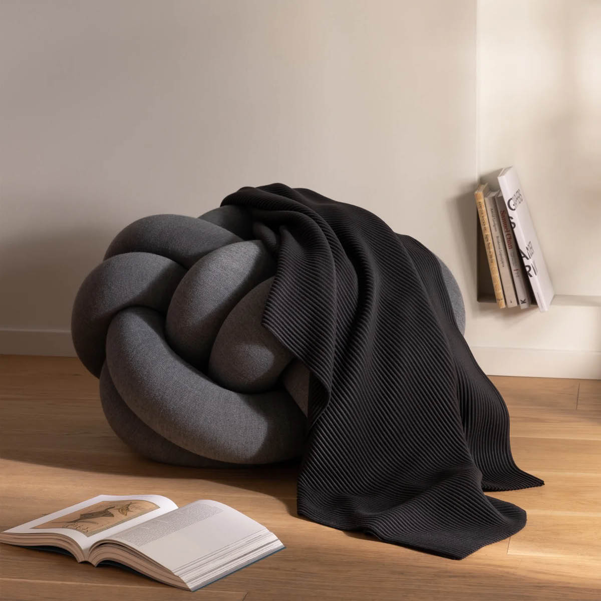 Design House Stockholm Pleeace pläd 140x170 cm svart